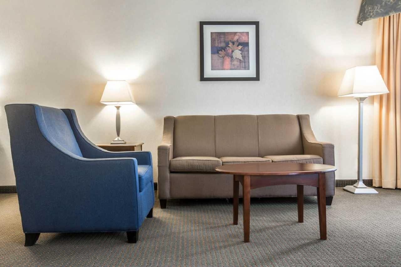 Comfort Suites South Burlington Near University エクステリア 写真